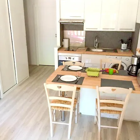 Apartment D'une A A 200 M De La Plage Avec Balcon Amenage *