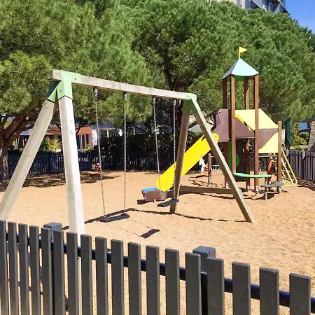 D'une A A 200 M De La Plage Avec Balcon Amenage