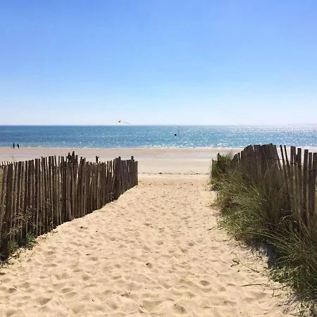 D'une A A 200 M De La Plage Avec Balcon Amenage Апартаменты *