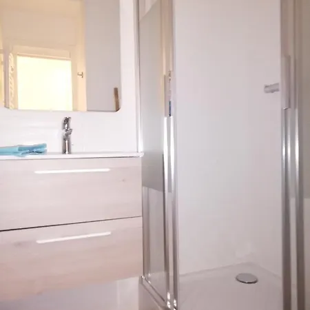 Apartment D'une A A 200 M De La Plage Avec Balcon Amenage